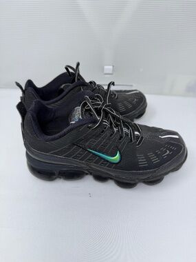 WOMENS NIKE SIZE 7